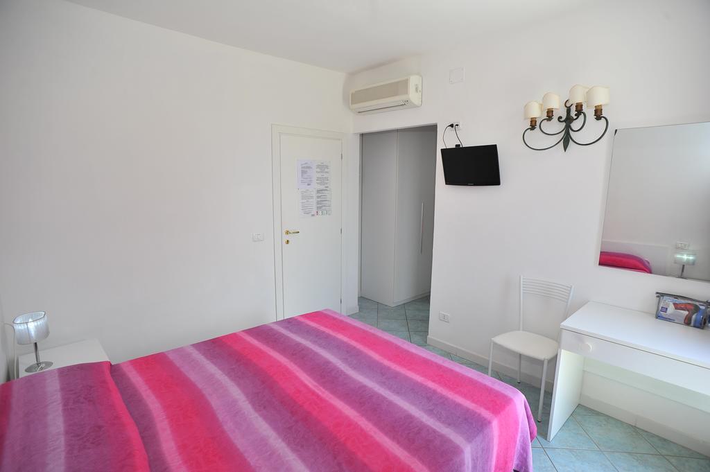 Albergo Dei 10 Colori ปรอคคีโอ ภายนอก รูปภาพ