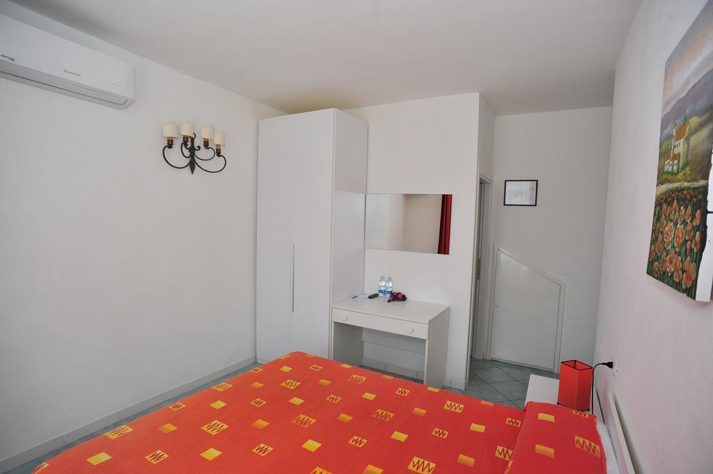 Albergo Dei 10 Colori ปรอคคีโอ ภายนอก รูปภาพ
